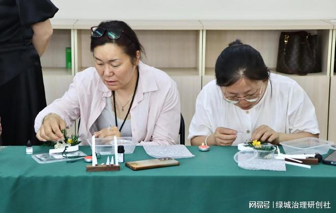 爱同行”——关爱巾帼司机母亲节暖心活动PG电子麻将胡了2试玩“香伴车程 母(图2)